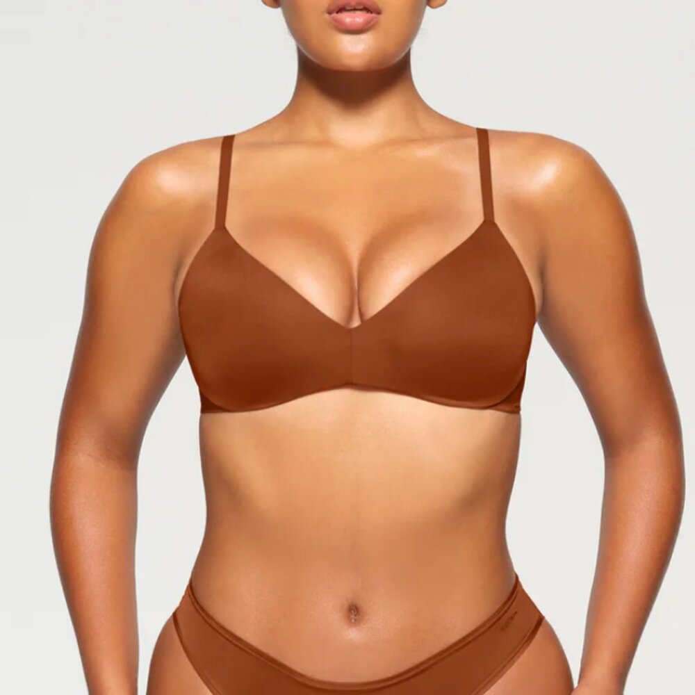 NWT Skims wireless form push up bra